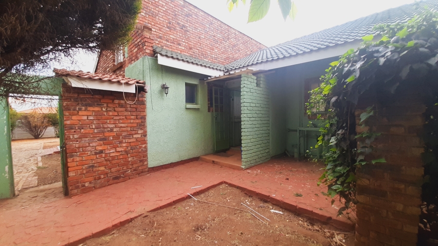 To Let 1 Bedroom Property for Rent in Dassie Rand North West